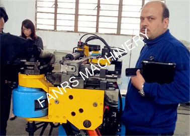 Διπλή κάμπτοντας μηχανή σωλήνων κεφαλιών για την κάμψη προϊόντων επίπλων